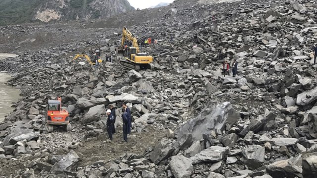 Kiniją nusiaubė stichinė nelaimė – po žemės nuošliauža palaidoti 47 žmonės