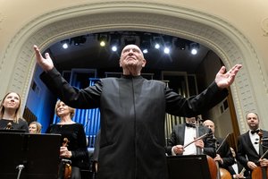 Filharmonijos publiką pavergė LNSO dirigavęs garsusis Ch. Eschenbachas ir S. Karapanoso fleita