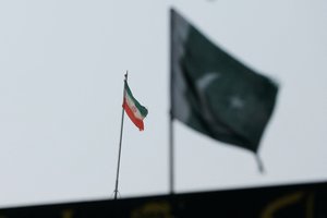 Po mirtinų smūgių Irano ir Pakistano ambasadoriai vėl pradės eiti pareigas
