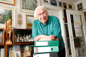 Bernardas Aleknavičius kasdienybės akimirkas fiksavo pro langą 