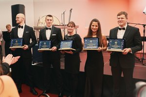 Lietuvos kiokušin karatė meistrai per „Kagami Biraki“ ceremoniją pagerbė geriausius 2023-iųjų sportininkus ir atsisveikino su žvaigždėmis