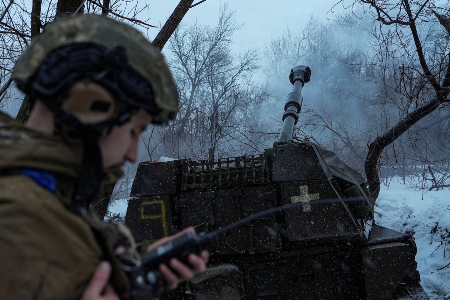 Ukrainos karys valdo hauicą „Paladin“.<br>Reuters/Scanpix nuotr.