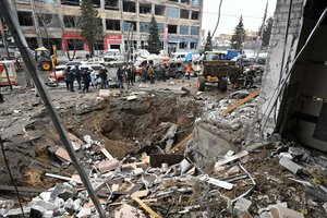 Rusai smogė gyvenamiesiems namams Donecko srityje, Moldova paneigė žinią apie naikintuvų F-16 dislokavimą Ukrainoje