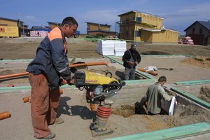 Trečiųjų šalių piliečiai keičia emigruojančius lietuvius: siūlo imti riboti pigią darbo jėgą Lietuvoje