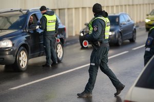 Jau netrukus vairuotojams gali įsigalioti labai reikšmingi pokyčiai: kaip būtų privaloma elgtis su savo automobiliu