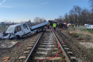 Čekijoje susidūrus traukiniui ir sunkvežimiui žuvo vienas žmogus