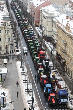 Trečiadienį Vilniaus Vinco Kudirkos aikštėje prasidėjo ūkininkų piketas.<br> R.Danisevičiaus nuotr.