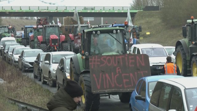 Per Europą vilnija protestų banga: Prancūzijoje ūkininkai blokuoja kelius, Vokietijoje sukilo geležinkelių darbuotojai