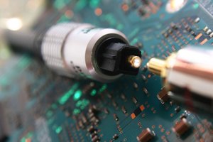 Lietuvoje planuojamam tarptautiniam šviesolaidžio tinklo projektui – aštri kritika: viskas daroma slaptai