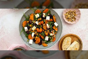 Burokėlių salotos su saldžiąja bulve ir feta: labai sotu ir skanu