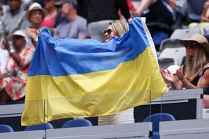 Netikėtas posūkis „Australian Open“ teniso turnyre – ukrainietė po kovos spaudė ranką rusei