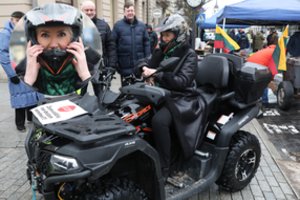 Ūkininkų proteste apsilankiusi Živilė Pinskuvienė automobilį iškeitė į keturratį