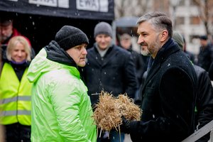 Ūkininkai nušvilpė ir G. Nausėdos siųstą patarėją: vėl skambėjo šūkis „gėda“