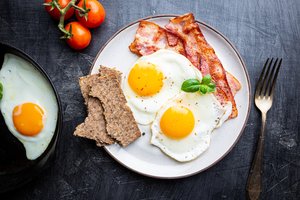 Ar žiemą reikia valgyti riebiau? Atsako gydytojas