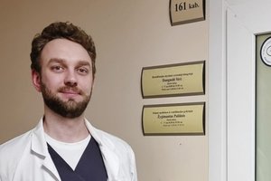 Jauno gydytojo patirtys Rokiškyje: pacientų gausa ir susikirtimas dėl „vokelio“