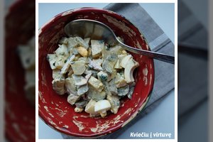 Vokiškos bulvių salotos – primins baltą mišrainę