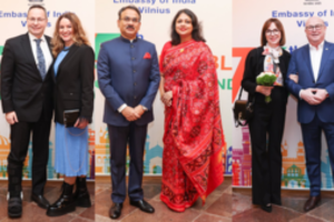 Vilniuje spalvingai paminėta Indijos respublikos sukaktis: vyravo indiška mada ir būrys pasipuošusių svečių