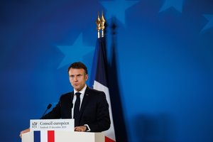 Prancūzijos prezidentas pasirašė imigracijos įstatymo pataisas