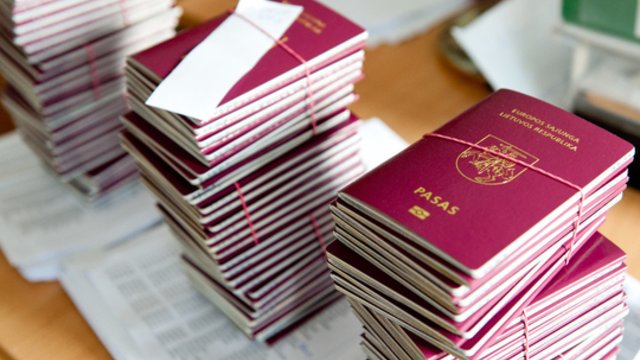 Migracijos departamento direktorė: daugybinę pilietybę Lietuvoje turinčių žmonių skaičius auga
