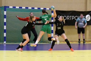 Lietuvos moterų rankinio lygos lyderės šventė įtikinamas pergales dviženkliu skirtumu