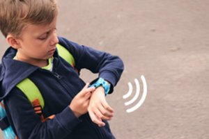 Kaip apsaugoti savo vaikus? Išmanus laikrodis su GPS akimirksniu leidžia tėvams nustatyti atžalos buvimo vietą