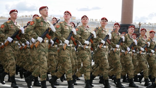 Keliose Rusijos mokyklose įvestos persikvalifikavimo programos: kariškiams siūloma tapti mokytojais