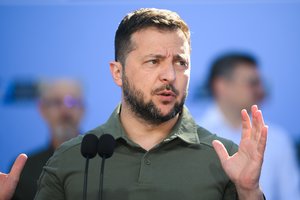 V. Zelenskis paviešino savo turto deklaracijas: štai kiek eurų siekia jo pajamos