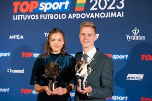 Nugriaudėjo Lietuvos futbolo apdovanojimai: metų futbolininkais tapo J. Lasickas ir L. Vaitukaitytė