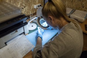 Praėjusiais metais pramonė ir prekyba smuko, bet atlyginimai ir gyventojų lūkesčiai didėjo