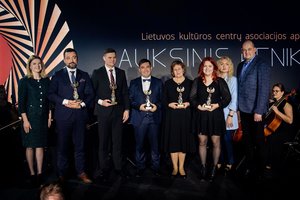 S. Kairys įteikė „Auksinio fenikso“ apdovanojimą metų kultūros rėmėjui