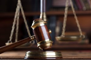 Generatyvus dirbtinis intelektas – jau teismuose: pirmieji susidūrimai ir reakcijos