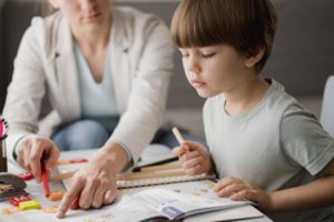 Švietimo specialistė: korepetitorių poreikis auga, tačiau dažnai tai – pinigai į balą