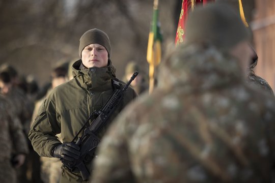 Seimas dar diskutuos dėl karinės tarnybos studentams: komiteto nuomone, studijų metu prievolė neturėtų būti privaloma