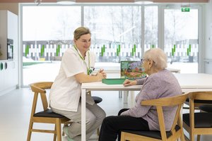 Senjorais besirūpinanti slaugytoja Vilė džiaugiasi, kai pavyksta sukurti stebuklus