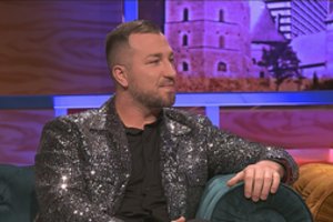 Beprotiškas grupės „2 Karolis ir Donatas“ gyvenimas: į koncertus Lietuvoje – lėktuvu, o tarp verslų – restoranas