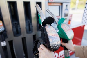 Vairuotojai nesuvokia, kas Lietuvoje vyksta su degalų kainomis: „Kokie čia fokusai?“