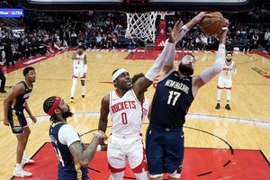 Fantastiškasis J. Valančiūnas padarė viską, kad „Pelicans“ susitvarkytų su „Rockets“