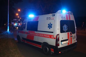 Nauji faktai apie nelaimę Jonavoje šokiruoja: naktį iš 4 aukšto iškritęs 5 metų berniukas namuose buvo paliktas vienas