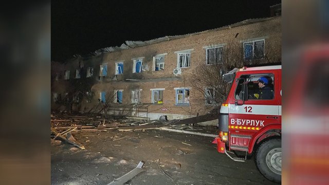 Negailestinga Rusijos ataka Charkive: dėl apgadintos ligoninės teko evakuoti apie 38 žmones