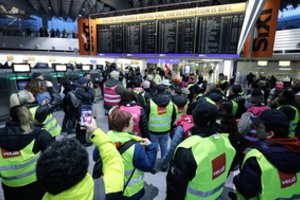 Vokietijoje streikuoja oro uostų apsaugos darbuotojai: atšaukta virš 1100 skrydžių