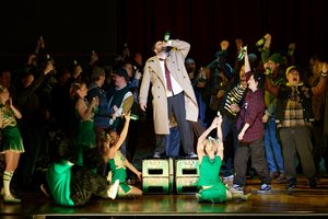 Pakilti ar grimzti į prarają: priklausomybių vaizdavimas operoje „Hofmano istorijos“