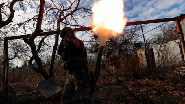 Ukrainiečiai silpnina rusų pajėgas: sunaikino itin brangų raketnešį, atakavo karinius aerodromus
