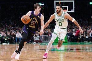 Žvaigždžių neturėję „Lakers“ Bostone pranoko „Celtics“ krepšininkus