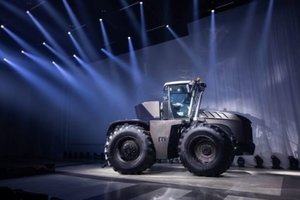 Biometanu ir elektra varomas traktorius „Auga M1“ patentuotas JAV