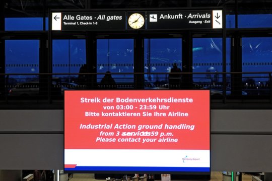 Vokietijoje – dar vieno oro uosto darbuotojų streikas: prabilo apie pasekmes keleiviams