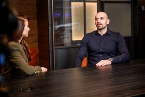Retai viešumoje matomo Rolando Alijevo gyvenime – pokyčiai: nėrė į netikėtą veiklą