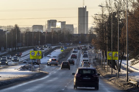 Programėlės, kurios kelyje labai praverčia vairuotojams: apie kai kurias greičiausiai net nežinojote
