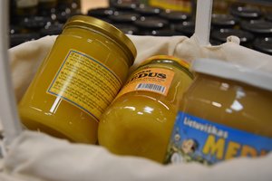 Atskleis paslaptį, ar valgote kinišką, ar lietuvišką medų: nusitaikė į neaiškius produktus