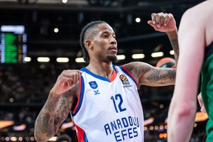 Po košmaro Kaune – reabilitacija namie: įspūdingą kėlinį sužaidusi „Anadolu Efes“ pranoko „Olimpia“