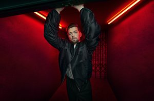 Jurijus Veklenko pristato dainą ir užsimena apie naują kūrybinį etapą: dėl to pastaruoju metu muzikos buvo mažiau